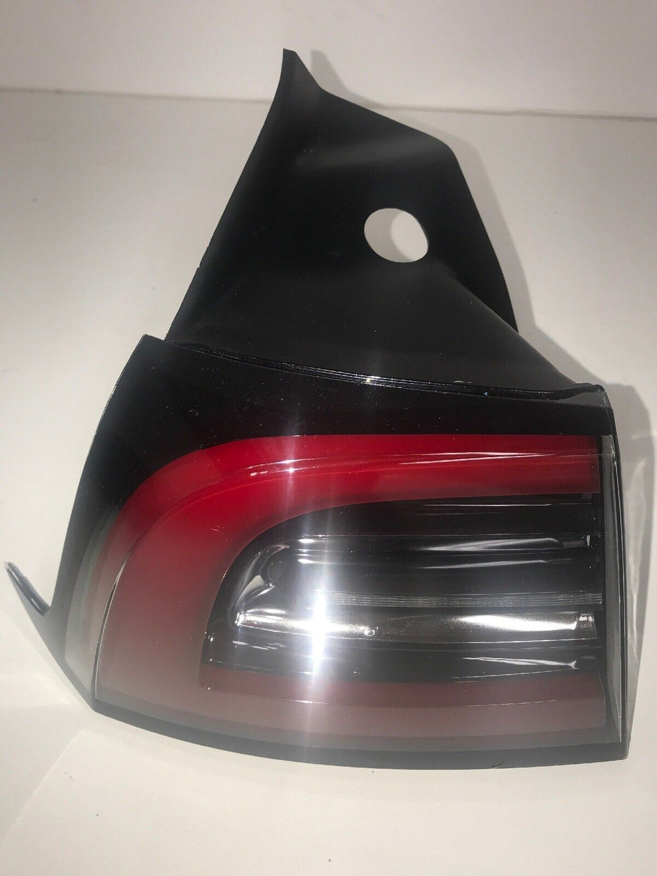 NEW TESLA MODEL 3 Y TAIL LIGHT, BRAKE LIGHT, TURN SIGNAL LH LEFT SIDE 1077397-00